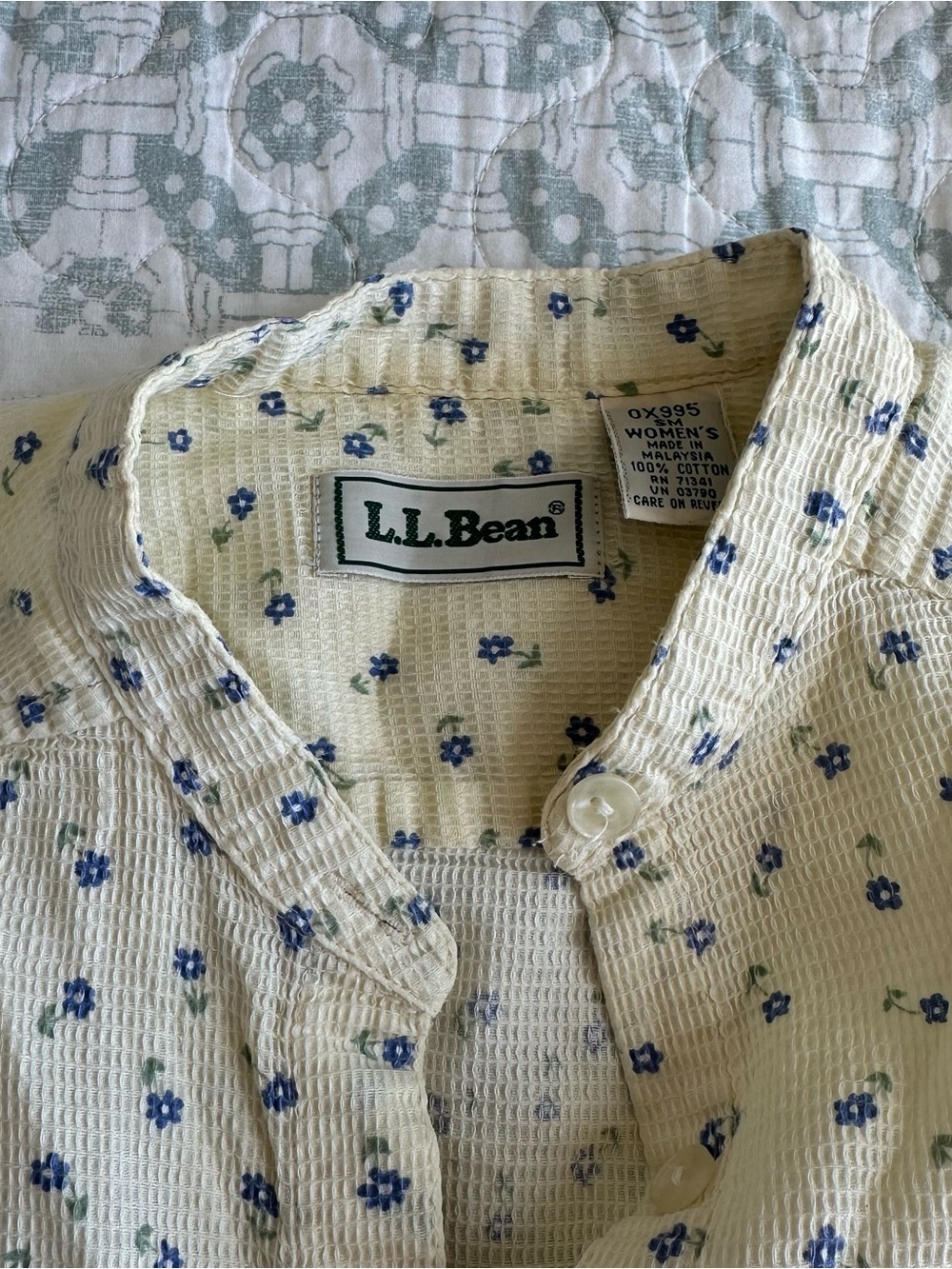 Vintage L.L. Bean Cream Seersucker Floral Cropped Button-Down